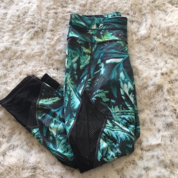 Athleta Napali mesh sonar capris - Picture 2 of 6